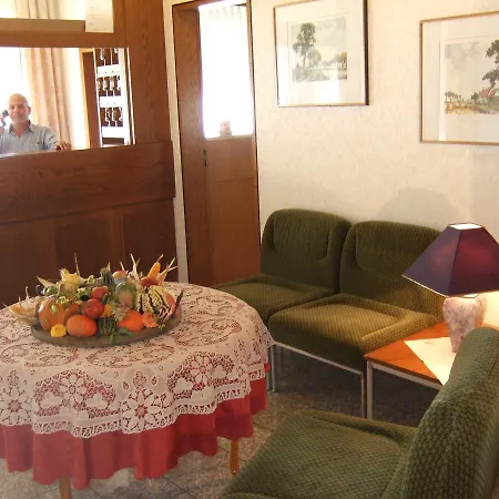 Am Schoenbuchrand 3*