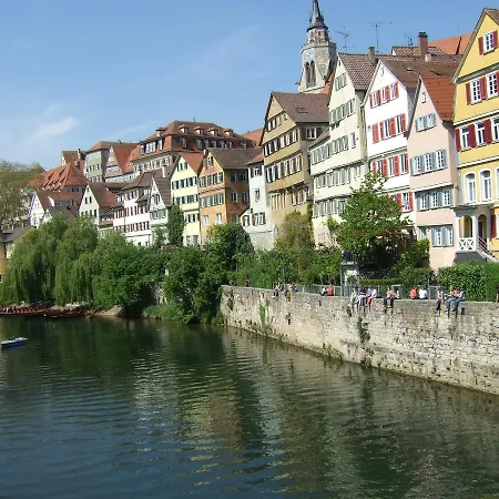 Am Schoenbuchrand 3*