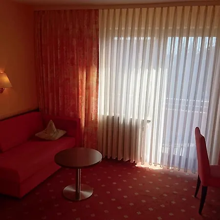 Am Schoenbuchrand 3*